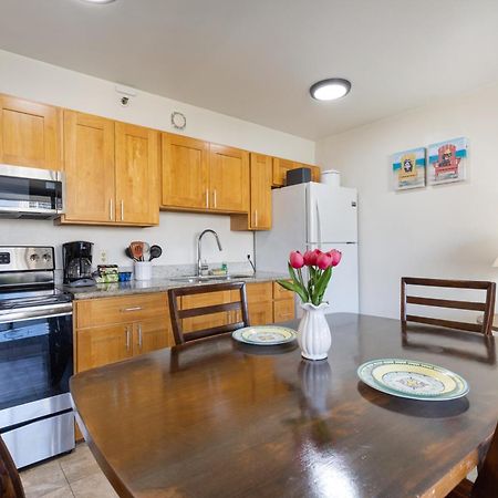 Light & Airy 8Th Floor Ocean View Condo With Lanai Condo Honolulu Extérieur photo