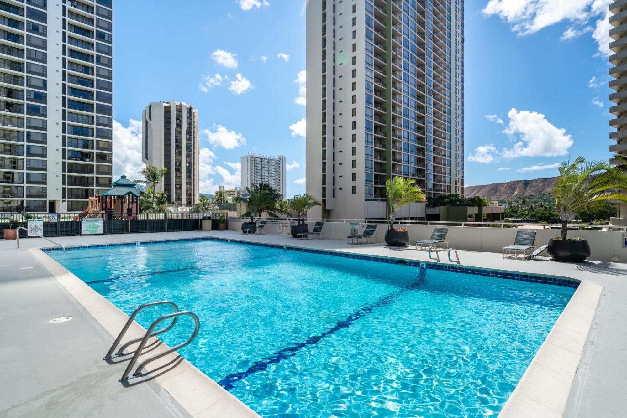 Light & Airy 8Th Floor Ocean View Condo With Lanai Condo Honolulu Extérieur photo