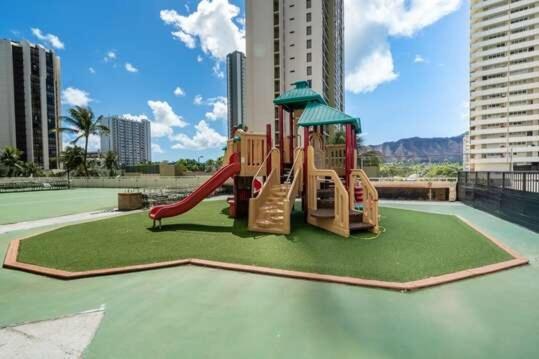 Light & Airy 8Th Floor Ocean View Condo With Lanai Condo Honolulu Extérieur photo
